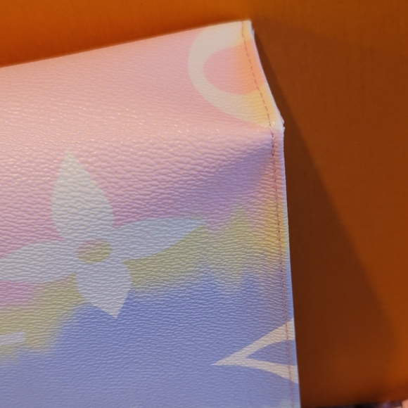 LOUIS VUITTON Escale Toiletry XL 26 Pochette Pastel Pink Clutch Giant Monogram - Picture 7 of 17